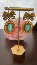 Load image into Gallery viewer, Aretes filigrana with turquoise stone
