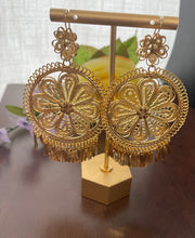 Load image into Gallery viewer, Margarita Filigree Earrings/ Grandes
